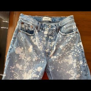 Abrecrombie High rise Mom jeans